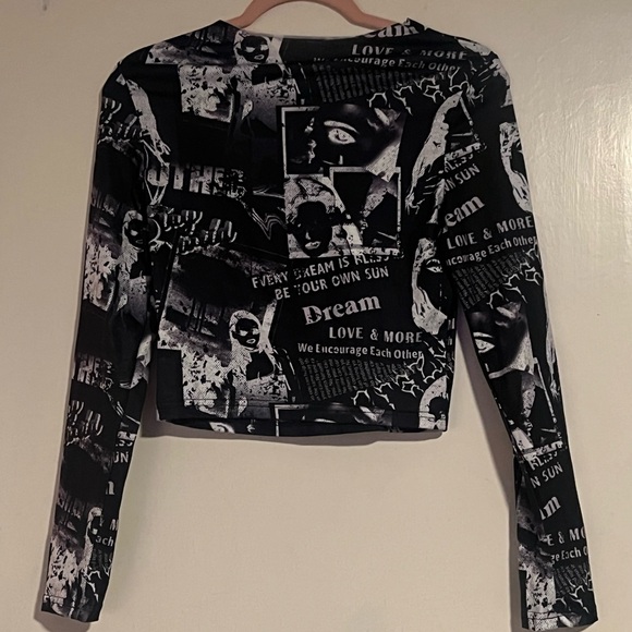 Small black and white reverse newspaper print long sleeve crop top - Picture 2 of 2